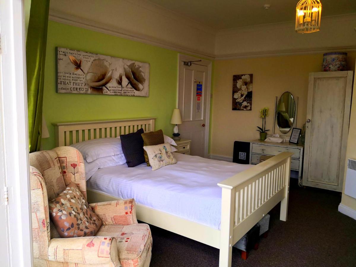 Sunset Guest House Hunstanton Zewnętrze zdjęcie A bedroom in a typical B&B