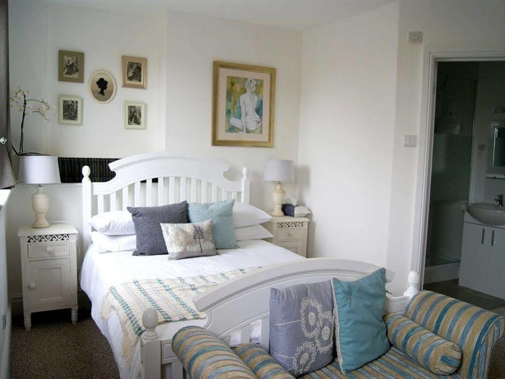 Sunset Guest House Hunstanton Zewnętrze zdjęcie A bedroom in a typical B&B